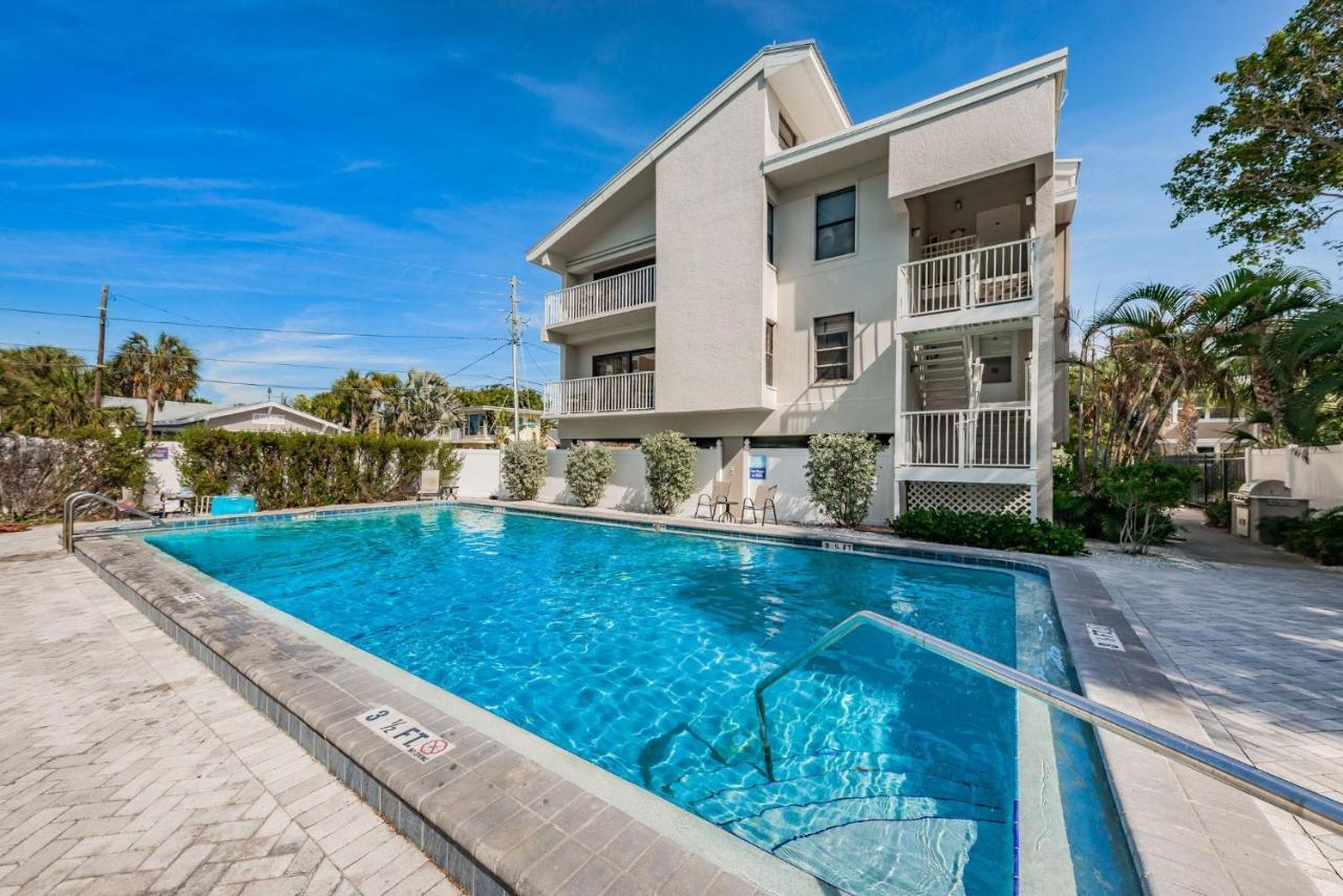 Fins Up In Clearwater Beach Exterior photo
