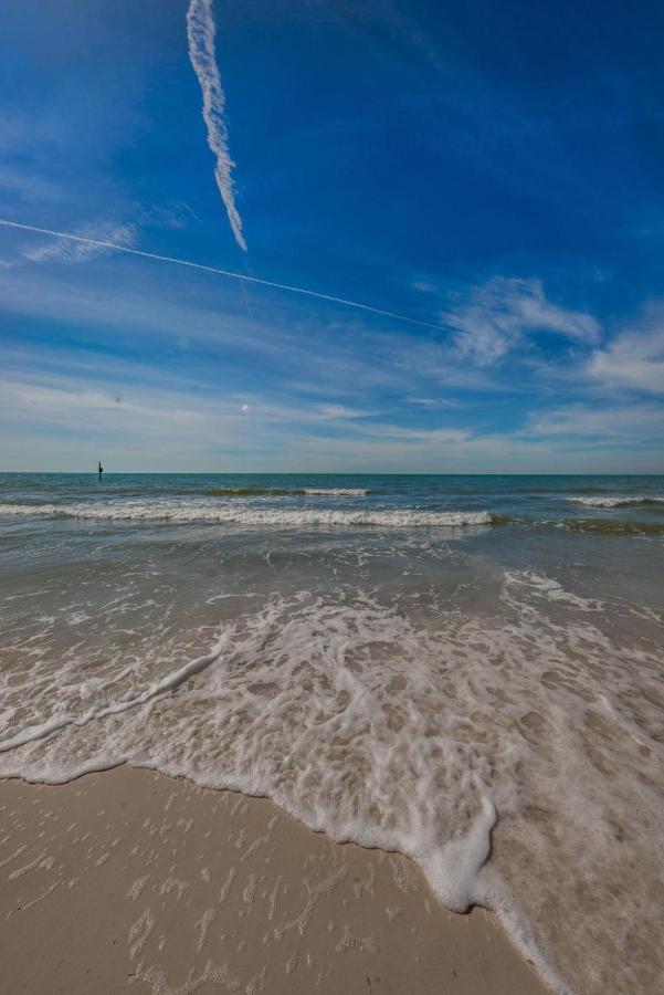 Fins Up In Clearwater Beach Exterior photo