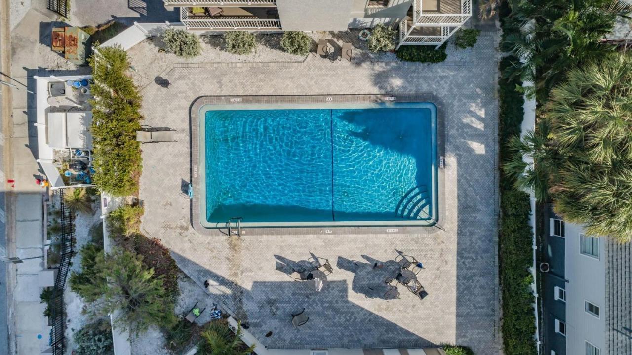 Fins Up In Clearwater Beach Exterior photo